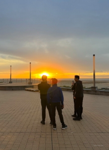 夕陽的餘暉籠罩著奧斯坦德。
